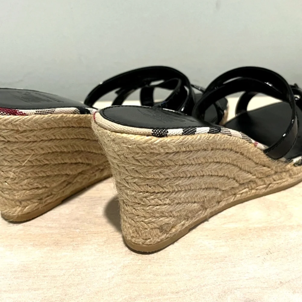 Burberry Black Patent Leather & Nova Check Espadrille Wedge Sandals Sz 4… NWOB - Picture 5 of 15